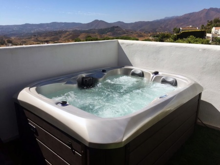 Гидромассажный СПА бассейн Sunrans SR808C Гидромассажный СПА бассейн Sunrans SR808C